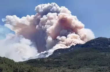 Incendio en Paüls: Una Lucha Constante y un Confinamiento Reducido