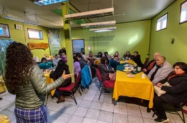 Adultos mayores participan de charla en calidad del aire y autocuidado