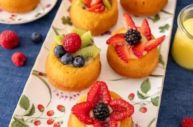 Deliziose Crostatine Morbide alla Frutta con Crema al Limone