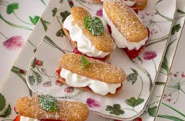 Pasticcini Pavesini alle Fragole: Un Dolce Estivo Senza Cottura