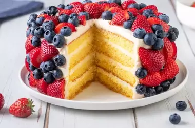 Torta scenografica con le fragole