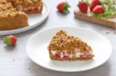 Sbriciolata alle fragole senza cottura