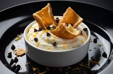 Cannolo Scomposto: Un Dolce Siciliano Rivisitato con Velocità e Sapore Autentico