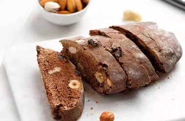 Cantucci Settembrini al Cacao: La Ricetta Facile per una Colazione Croccante