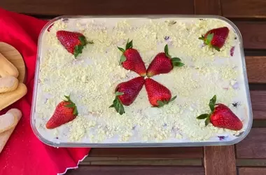 Tiramisù Fresco alle Fragole: La Ricetta Perfetta Senza Forno