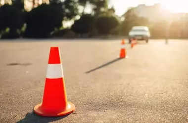 Führerschein 2025: Leitfaden für Fahrschüler, Berufseinsteiger und Ferienkurse