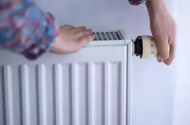 L'Importanza Cruciale della Pulizia dei Termosifoni per un'Aria Domestica Sana e un Risparmio Energetico