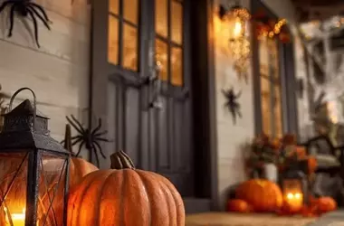Mensajes Divertidos y Espeluznantes para Decorar tu Puerta en Halloween