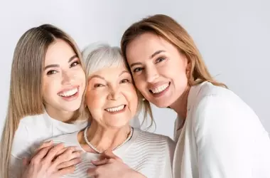 Salute Orale e Cambiamenti Ormonali: Un Equilibrio Delicato