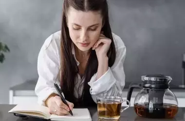 Il Bilinguismo Ritarda l'Invecchiamento Cerebrale e Protegge dalla Demenza