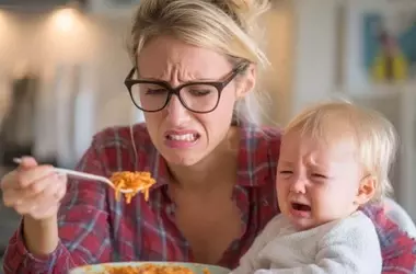 Evitar soplar la comida del bebé: una práctica esencial para su salud