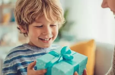 Cómo manejar regalos no deseados para tus hijos con tacto