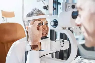 L'Intelligenza Artificiale Rimodella la Chirurgia della Cataratta