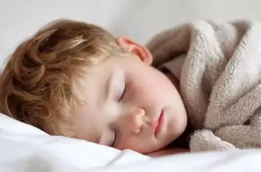 Mejora el vínculo familiar: preguntas esenciales para tus hijos antes de dormir