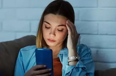 Social Media Scrutiny of Former Partners Impairs Breakup Recovery