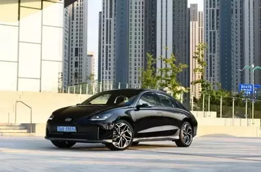 Hyundai IONIQ 6: Elegancia Eléctrica y Funcionalidad Familiar Redefinida