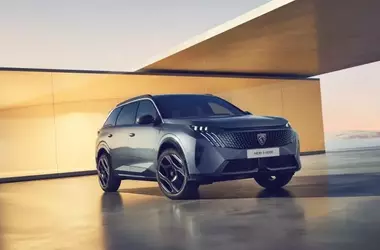 PEUGEOT E-5008: El SUV eléctrico familiar de 7 plazas que redefine la experiencia de viaje