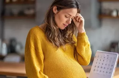 La Pequeña Falsedad de las Futuras Madres: Buscando Paz en la Recta Final del Embarazo