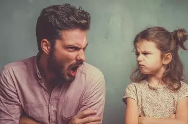 La paciencia en la crianza: Por qué los niños no 'obedecen' al instante, según el pediatra Carlos González