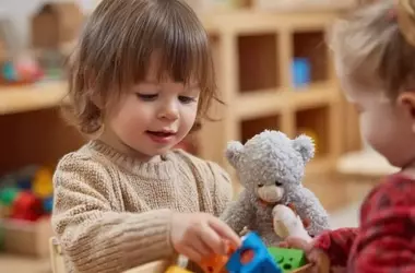 ¿Intervenir o Ignorar? Cómo Reaccionar ante un Niño Ajeno con Mal Comportamiento cuando sus Padres no Están Presentes