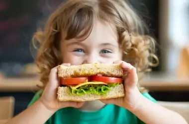 Bocadillos Saludables: La Merienda Tradicional que Transforma la Nutrición Infantil