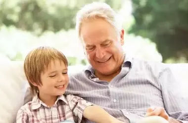 L'Influenza Positiva dei Nonni Sulla Salute Cognitiva: Uno Studio Rivelatore