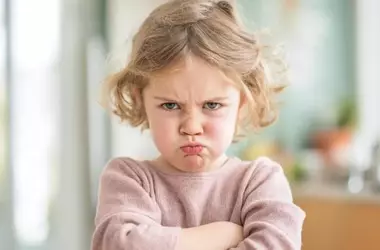 Cómo manejar los golpes de los niños con una reacción tranquila