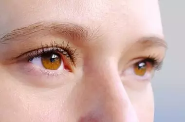 Eye Contact Discomfort and Emotion Recognition in Autistic Individuals