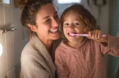 Flúor en la Odontología Infantil: Beneficios, Riesgos y Pautas de Uso Correcto