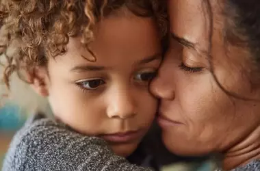 Comprender y manejar las respuestas irrespetuosas de los niños: una guía para padres