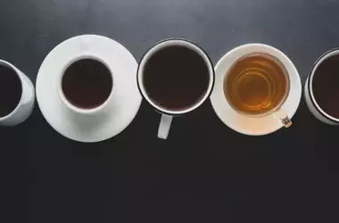 Caffè e Tè con Caffeina: Un Potente Scudo Contro la Demenza