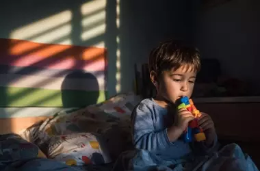 Cómo Abordar el Hábito de Morder en Niños Pequeños