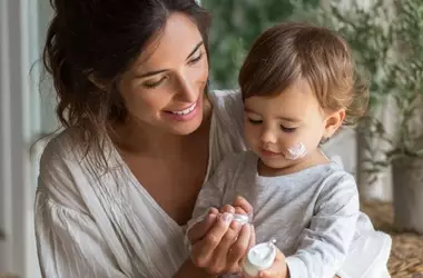 Cuidado Dérmico Infantil: Guía Esencial para Padres