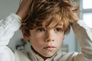 Caída del Cabello en Niños: ¿Cuándo Preocuparse y Qué Indican los Expertos?