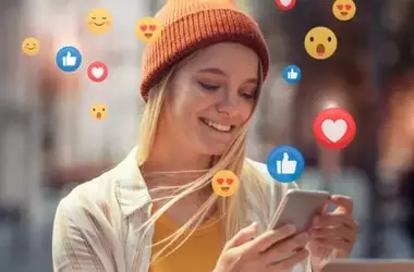 The Psychological Burden of Massive Social Media Audiences on Creators