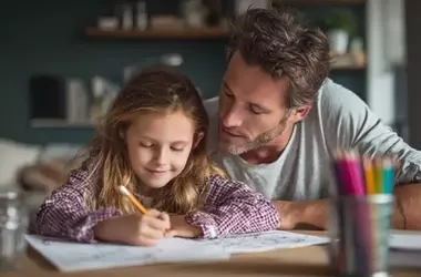 Cultivando la Autonomía Académica: Estrategias Parentales Clave para el Éxito Estudiantil Independiente