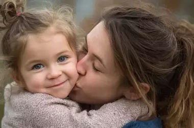 Cultivando la Amabilidad en la Infancia: Más Allá de la Mera Imposición