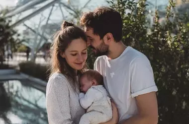 Tradiciones Nominales Curiosas: Cuando los Bebés Nórdicos Esperan por su Identidad