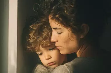 Entendiendo el Apego Infantil: Un An￡lisis de la "Mamitis" y "Papitis" en los Ni￱os