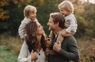 Padre Conmueve al Mundo al Relatar a sus Hijos la Historia de Amor con su Esposa