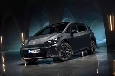 CUPRA Born: Redefiniendo la Conducci￳n Eléctrica para Familias Modernas