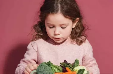Superando el rechazo infantil a frutas y verduras: Claves y estrategias para padres