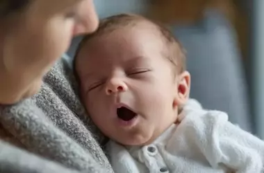 Nueva técnica para aliviar los gases del bebé: La postura recomendada por una matrona
