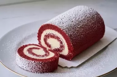 Rotolo Red Velvet: Una Delizia Cremosa e Vellutata per Ogni Occasione