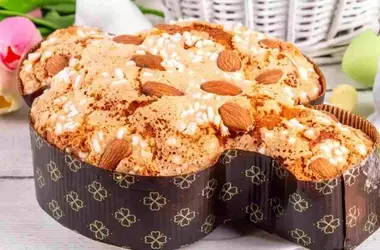 La Tradizione Pasquale Fatta in Casa: La Colomba Artigianale