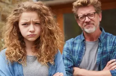 Cómo Fomentar el Pensamiento Crítico en Niños Ante la Presión de Grupo