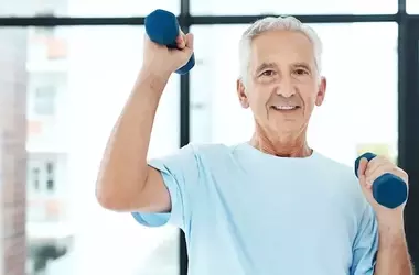 L'Importanza del Sollevamento Pesi per la Salute Muscolare degli Anziani