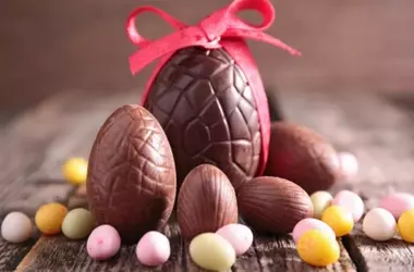 Preparare Uova di Cioccolato Fatte in Casa per Pasqua: Deliziose e Scenografiche