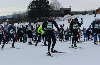 Trionfo Norvegese nella Birkebeinerrennet: Syrstad e Alnaes Dominano la Classica dello Sci di Fondo