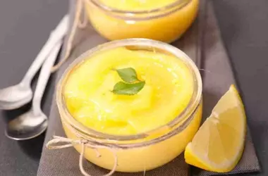 Crema al Limone in Bicchiere: Il Dessert Che Incanta Tutti, Anche i Più Esigenti